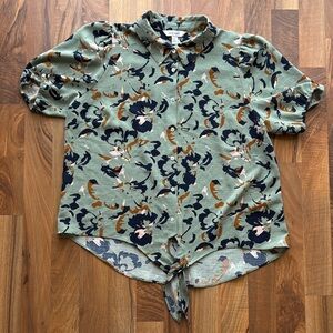 Nine West Woman’s Size L Sage Green Floral Button-Down Blouse